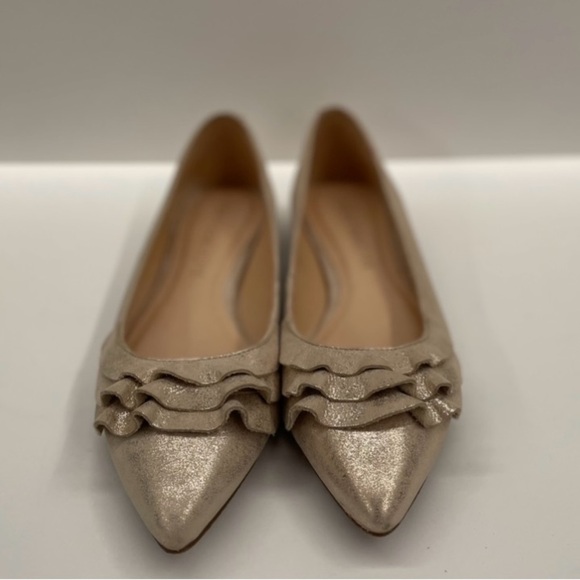 NWOT Jack Rogers Rosie Ruffle Ballet
Gold metallic flat pointy toe shoe
Gorgeous - Picture 2 of 6